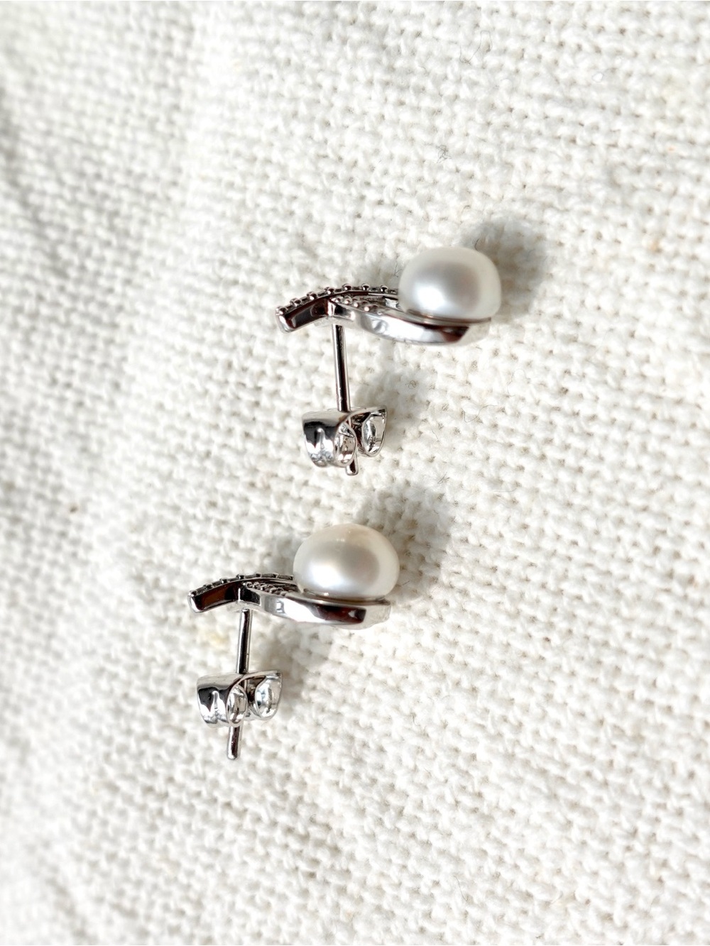 NEW! Classic Pearl & CZ Stud Earrings White Gold Plated - Picture 4 of 5